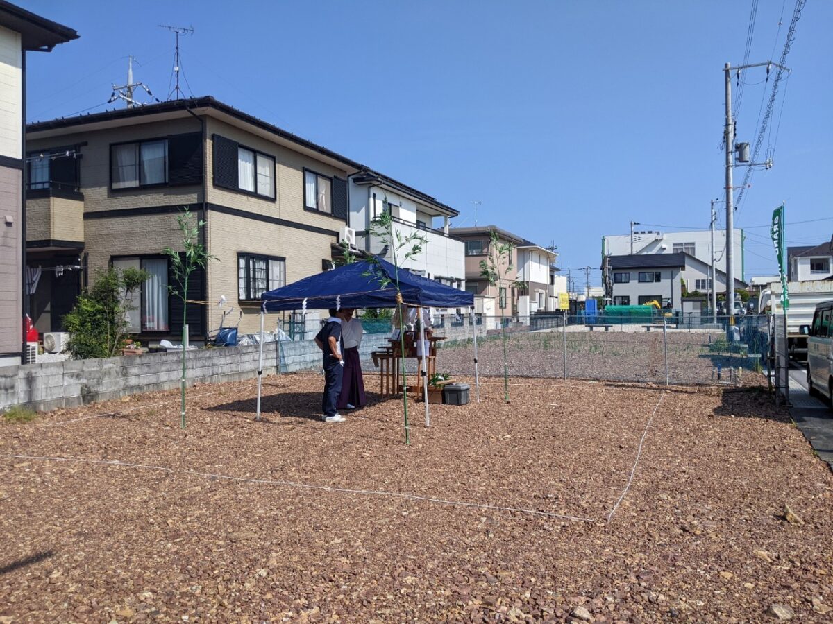晴天の中の地鎮祭