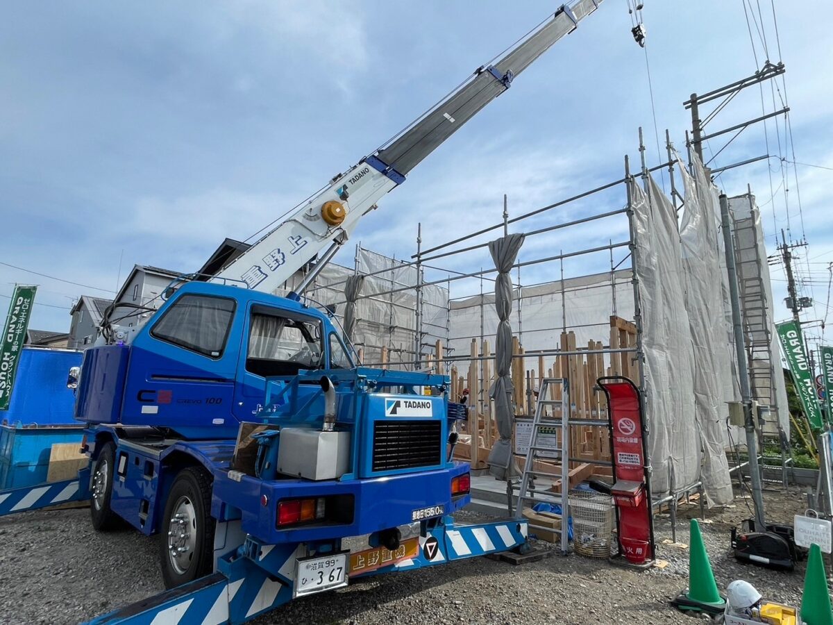 梅雨の合間に建ちました。